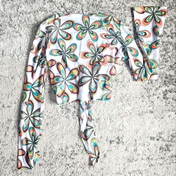 NEON & NYLON Floral Top NWT - Picture 9 of 9